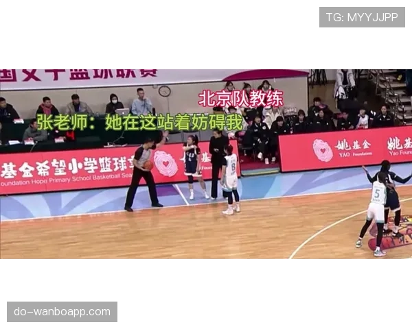 篮球发球干扰规则中防守方违例与合法行为的具体界定标准解析