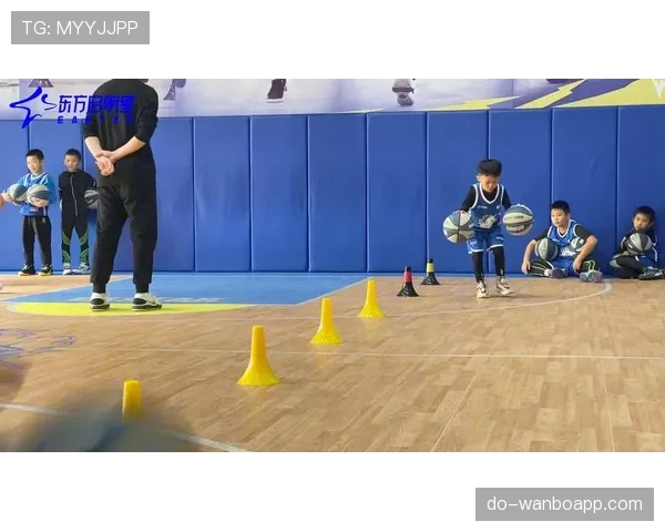 篮球持球突破规则详解：正确启动姿势与合法运球时机判定